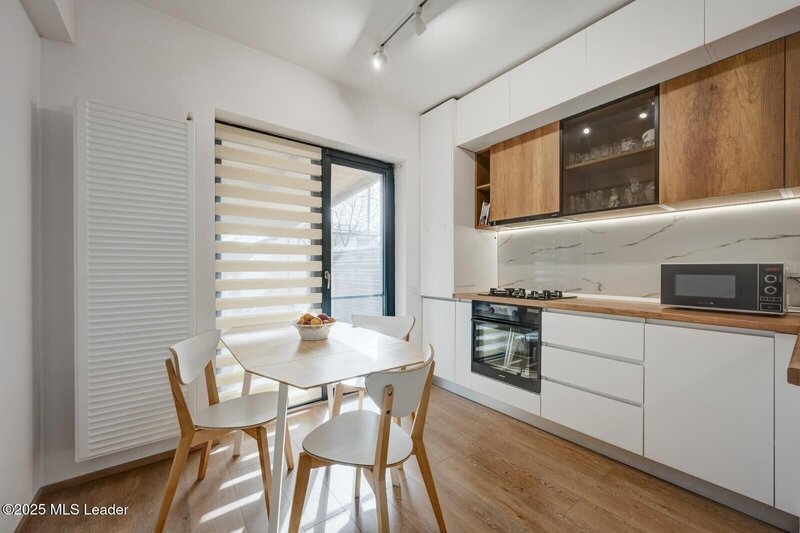 Otopeni casa P+1E+M de vanzare, moderna, spatioasa, cu acces privat.