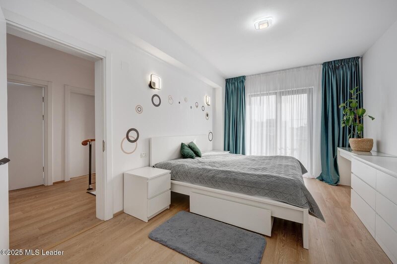 Otopeni casa P+1E+M de vanzare, moderna, spatioasa, cu acces privat.