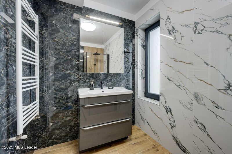 Otopeni casa P+1E+M de vanzare, moderna, spatioasa, cu acces privat.