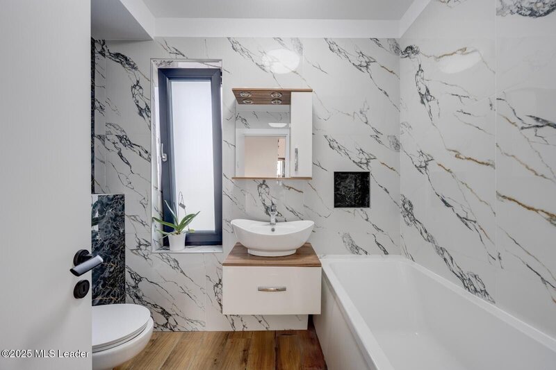 Otopeni casa P+1E+M de vanzare, moderna, spatioasa, cu acces privat.