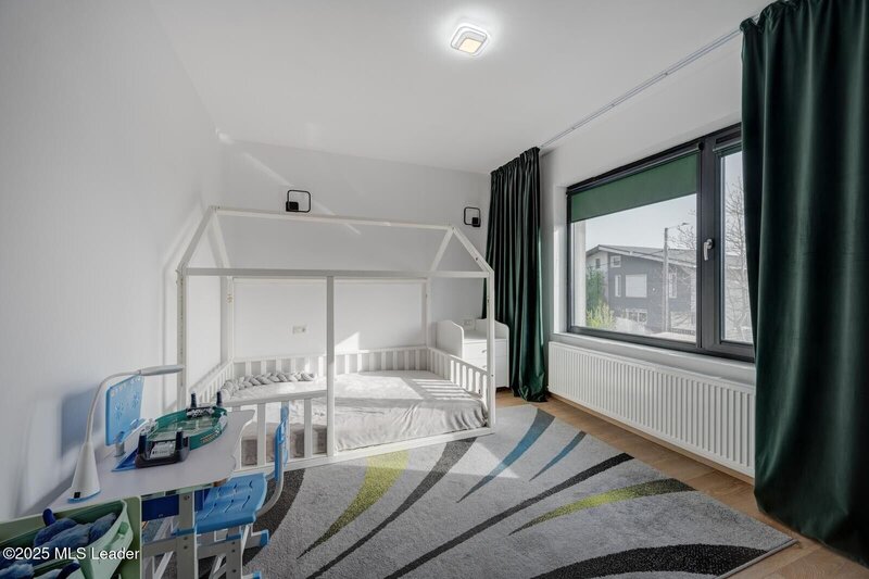 Otopeni casa P+1E+M de vanzare, moderna, spatioasa, cu acces privat.