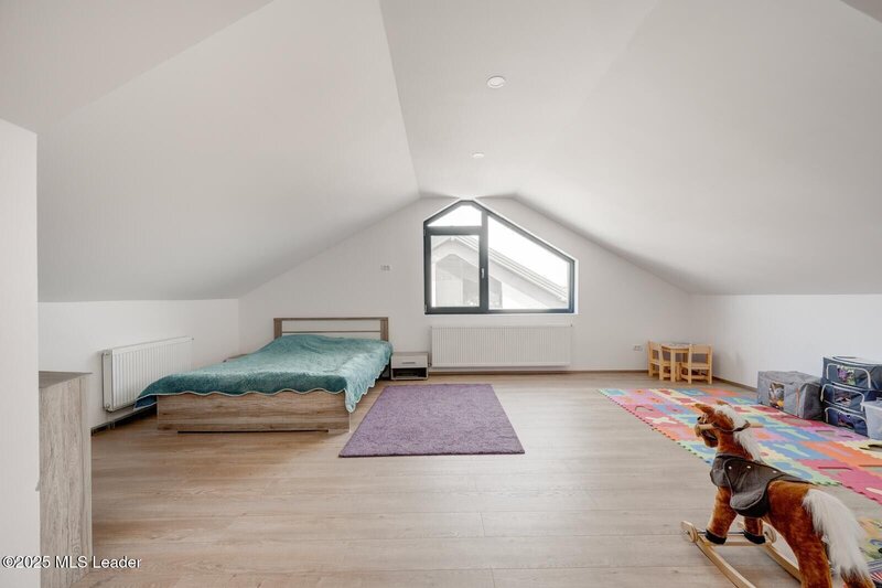 Otopeni casa P+1E+M de vanzare, moderna, spatioasa, cu acces privat.