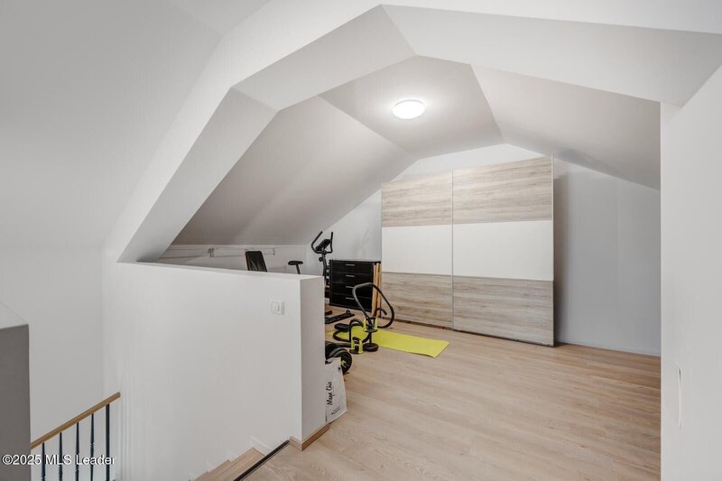 Otopeni casa P+1E+M de vanzare, moderna, spatioasa, cu acces privat.